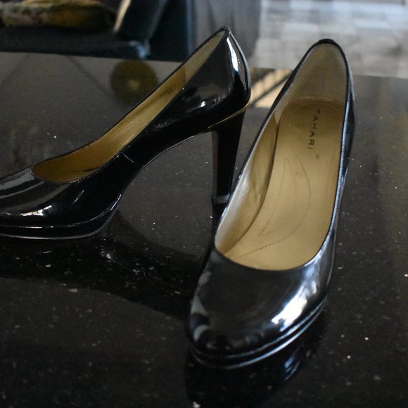 Tahari Black Pumps - Picture 4 of 9